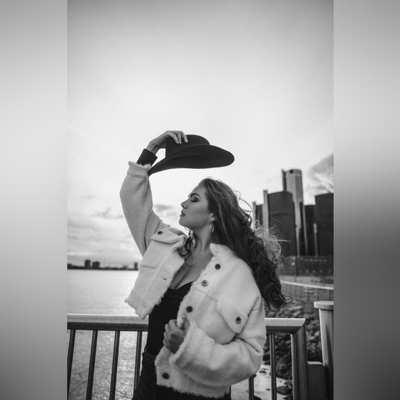 Meet your Posher, Samantha - Picture 5 of 13